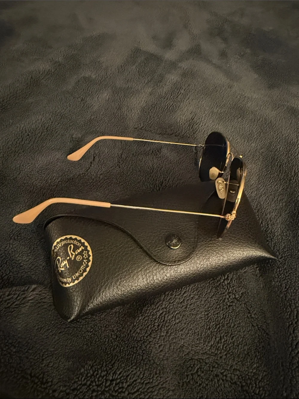 Ray-Ban Men’s Gold Frame Sunglasses with Black Gradient Lenses